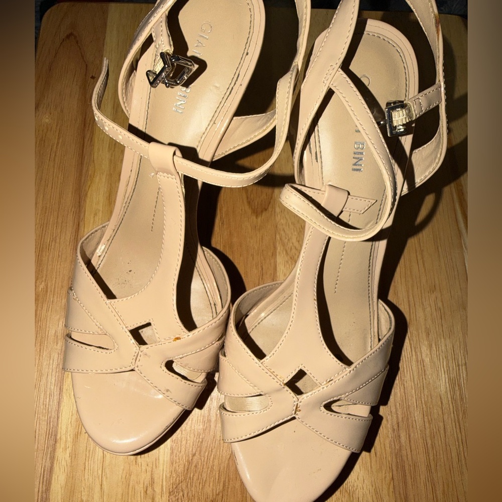 Gianni Bini Classic Nude Heels